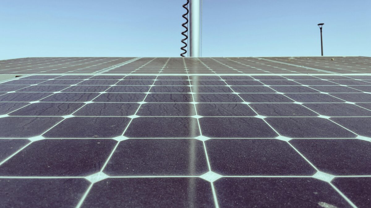 A-grade vs B-grade solar panels comparison on Pakistani rooftops