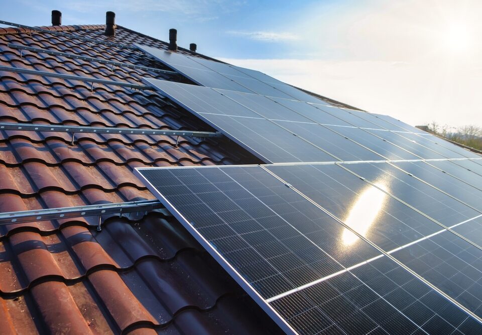 Solar panel quality standards in Pakistan explained with IEC certification labels and compliance checks